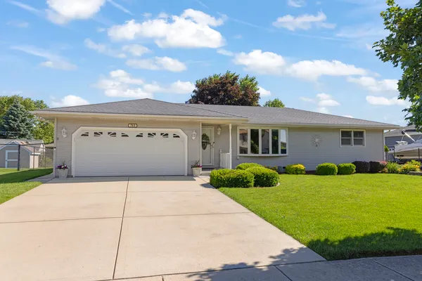 $399,999 | 760 Bon Terre Road, New Lenox, IL 60451