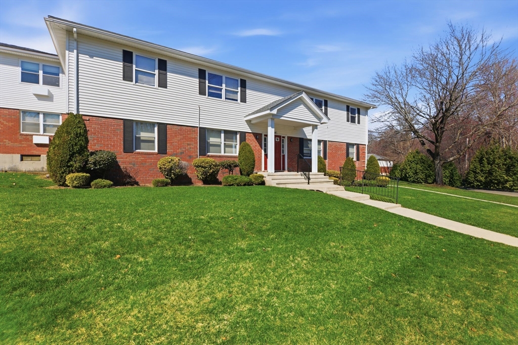 68 Colonial Circle, Unit C Chicopee, MA 01020 - Photo 2 of 40