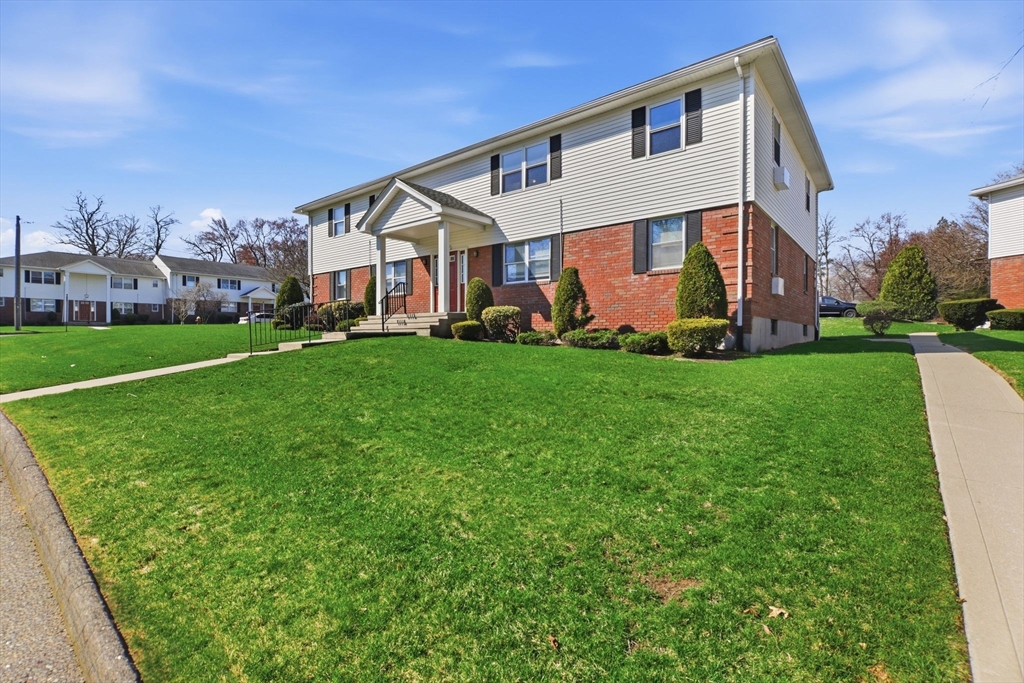 68 Colonial Circle, Unit C Chicopee, MA 01020 - Photo 3 of 40