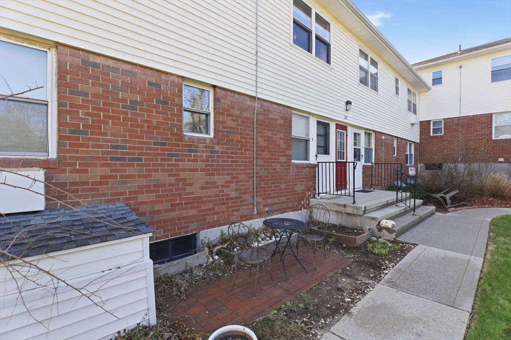 68 Colonial Circle, Unit C Chicopee, MA 01020 - Photo 34 of 40