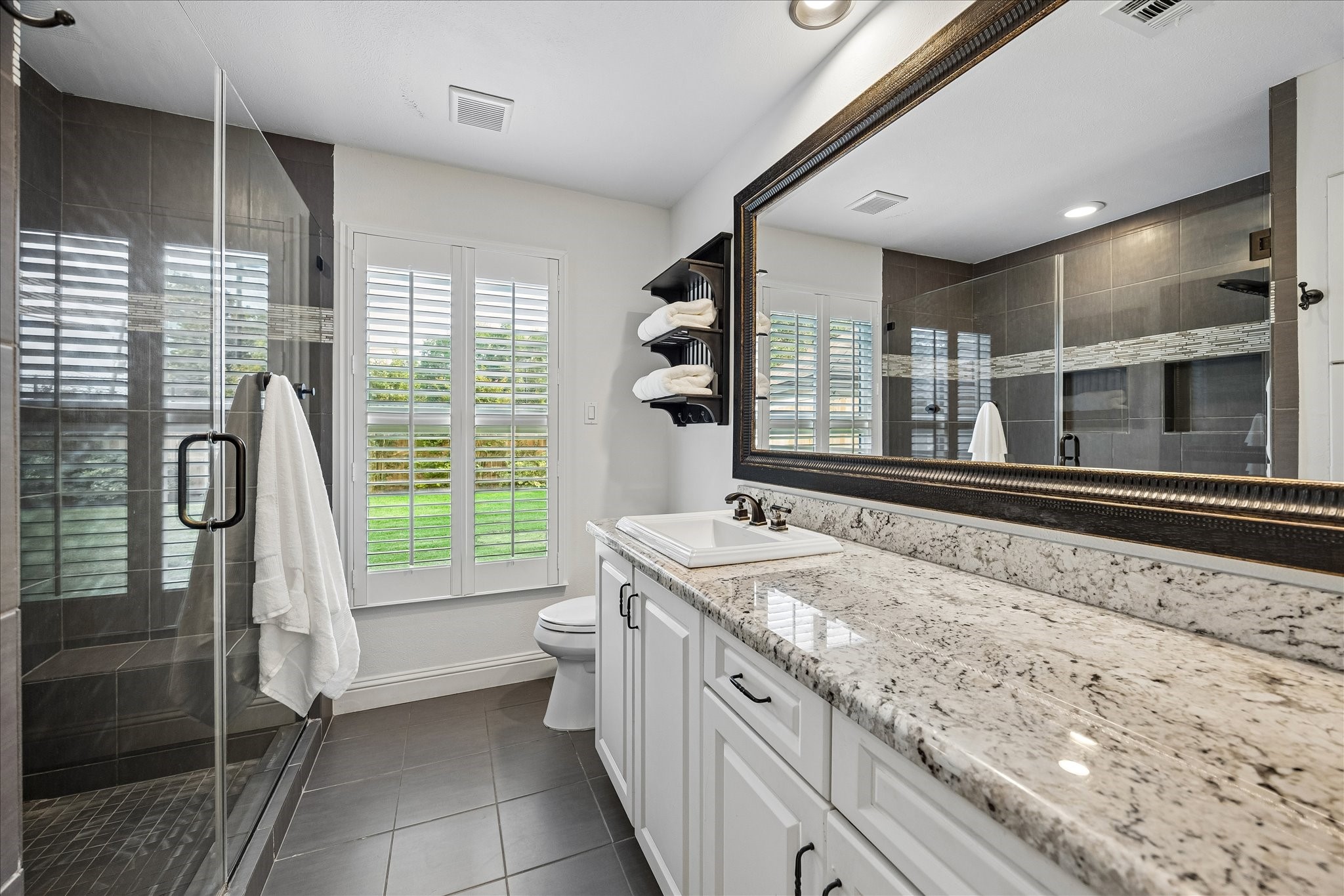 13931 Taylorcrest Road Houston, TX 77079 - Photo 23 of 50 Primary Bathroom