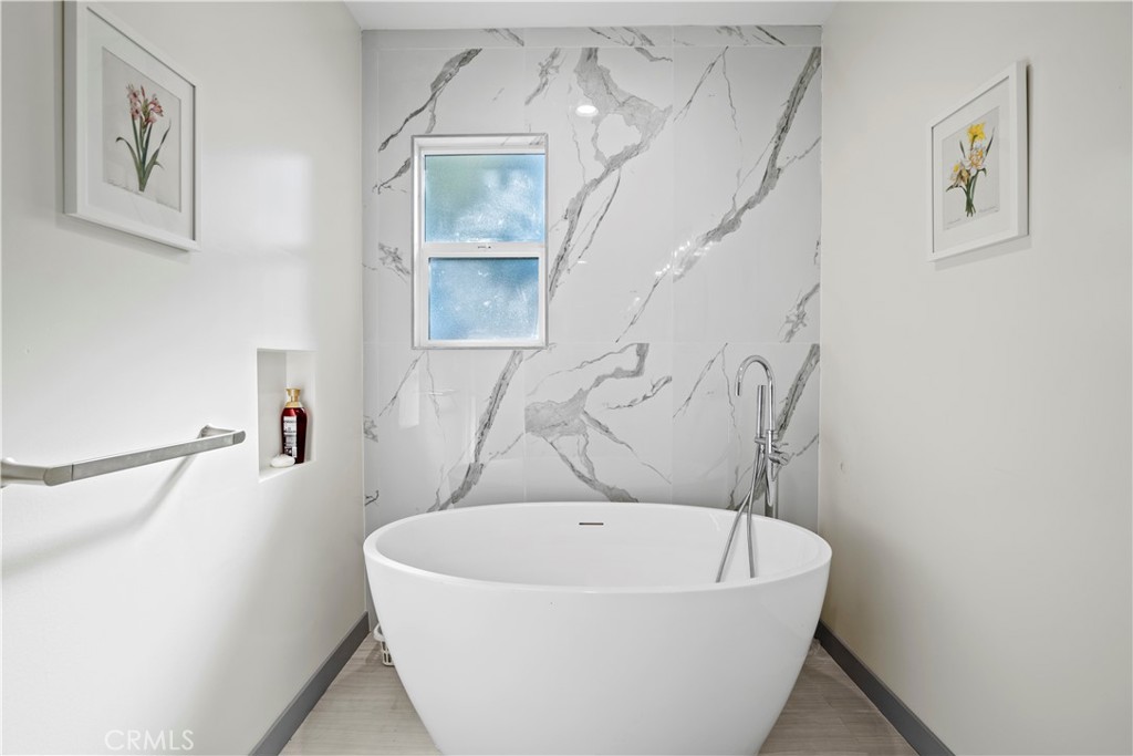4704 Briggs Avenue La Crescenta, CA 91214 - Photo 18 of 28 a bathroom with a bathtub