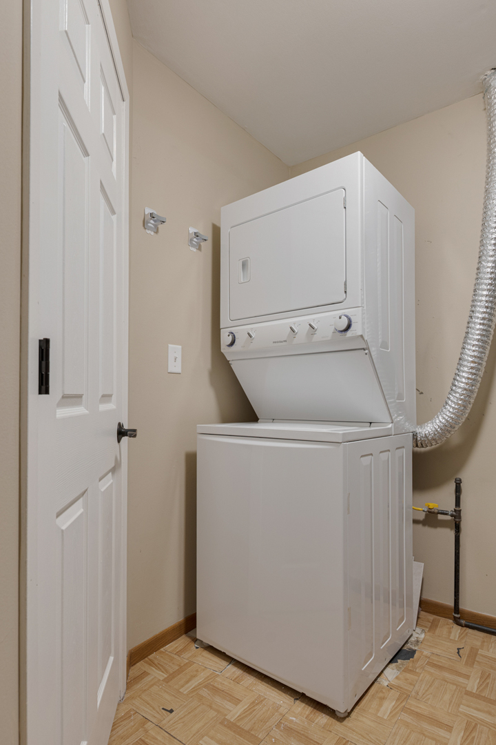 106 Gant Circle, Unit H Streamwood, IL 60107 - Photo 14 of 20 a utility room with dryer and washer