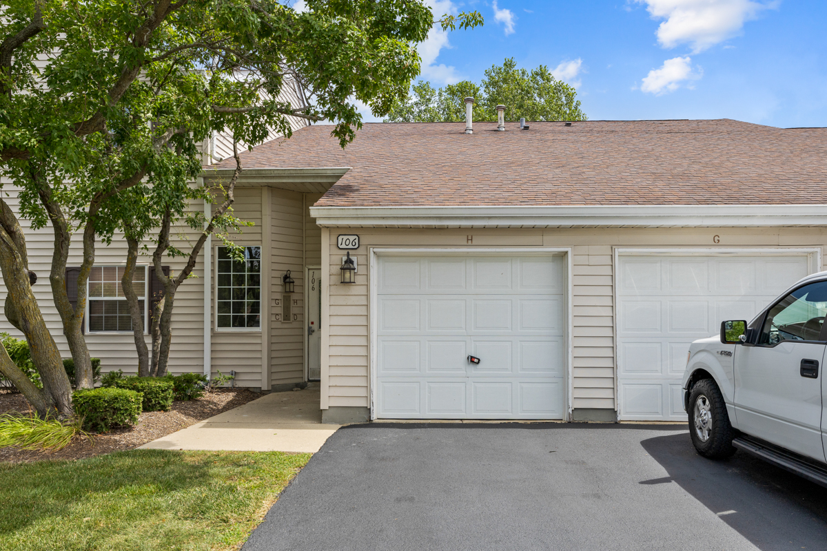 106 Gant Circle, Unit H Streamwood, IL 60107 - Photo 20 of 20 a house with a outdoor space