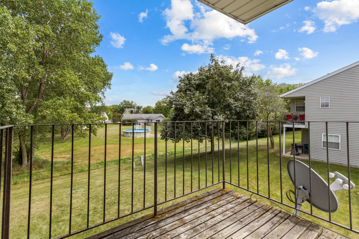 106 Gant Circle, Unit H Streamwood, IL 60107 - Photo 9 of 20 a view of a balcony with lake view