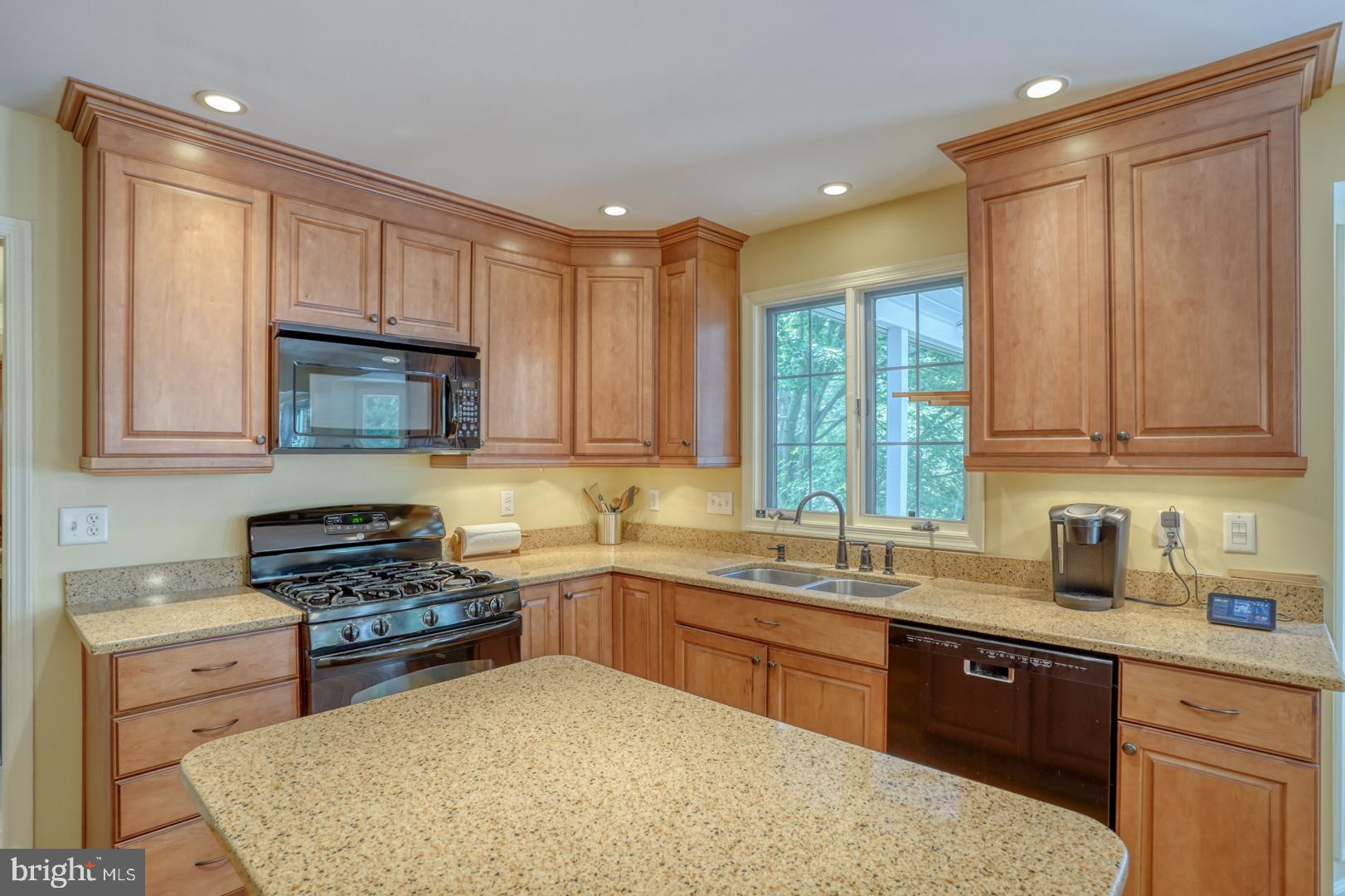 11 Woodpecker Road Newark, DE 19711 - Photo 11 of 35 Gas Cooking and Recessed Lighting