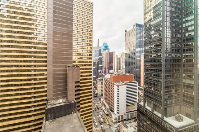 $970,000 | 159 West 53rd Street, Unit 31D | Theater District
