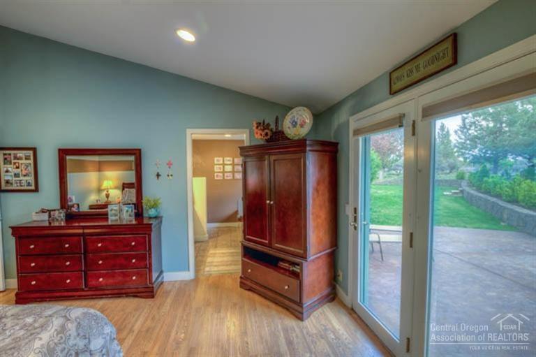 62433 Quail Ridge Road Bend, OR 97701 - Photo 18 of 25 a view of a hallway view with wooden floor and furniture