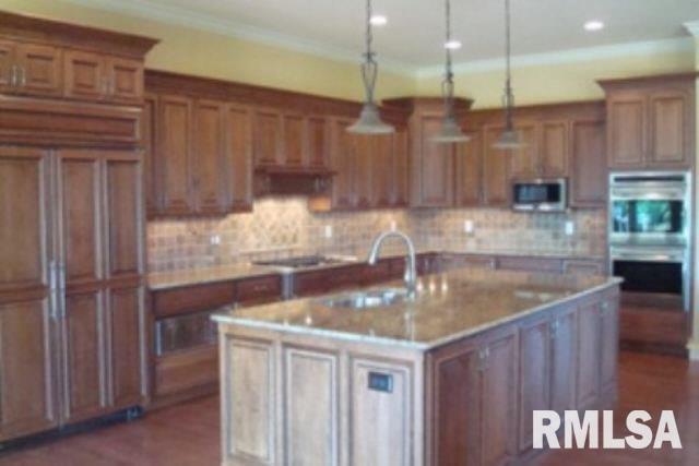 6 High Point Place Bettendorf, IA 52722 - Photo 3 of 4