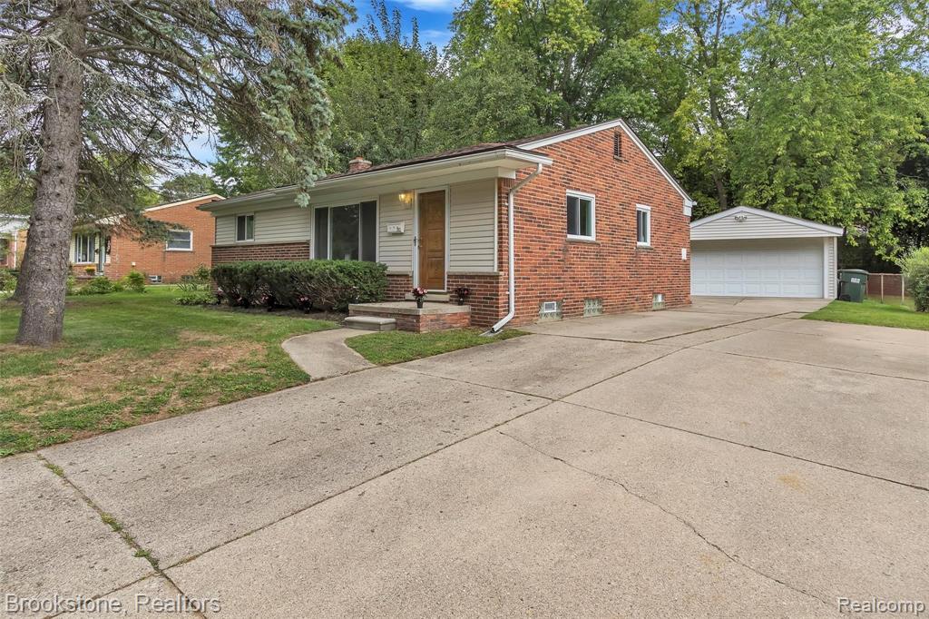 392 Winry Drive Rochester Hills, MI 48307 - Photo 4 of 35