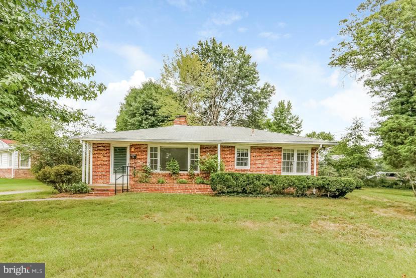 8007 Fairfax Road Alexandria, VA 22308 - Photo 1 of 19 Exterior (Front)