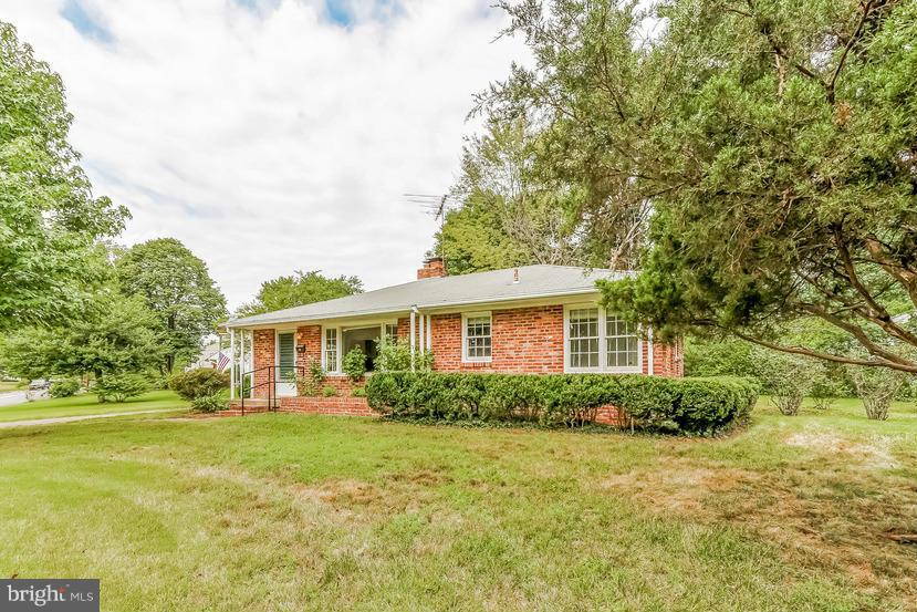 8007 Fairfax Road Alexandria, VA 22308 - Photo 2 of 19 Exterior (General)