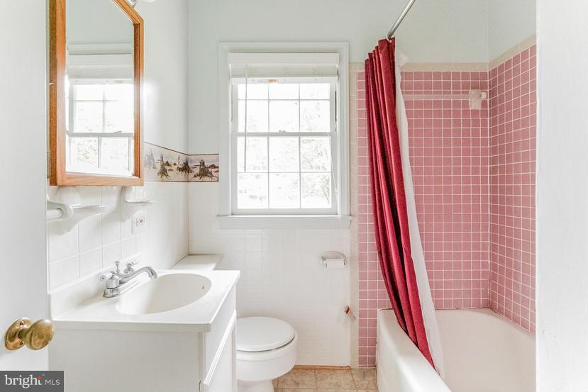8007 Fairfax Road Alexandria, VA 22308 - Photo 13 of 19 Bath