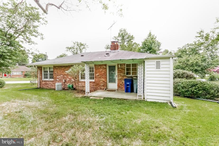 8007 Fairfax Road Alexandria, VA 22308 - Photo 16 of 19 Exterior (Rear)