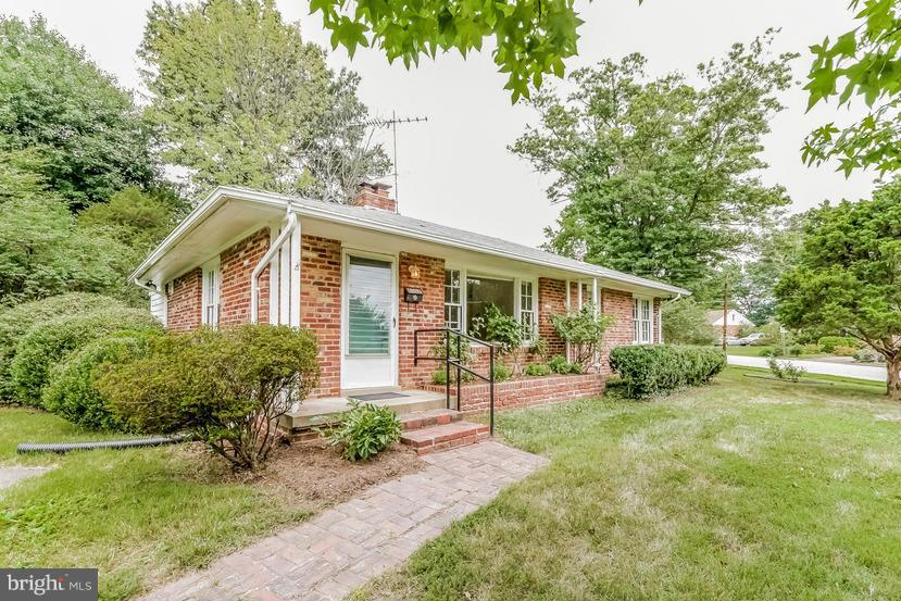 8007 Fairfax Road Alexandria, VA 22308 - Photo 3 of 19 Exterior (General)