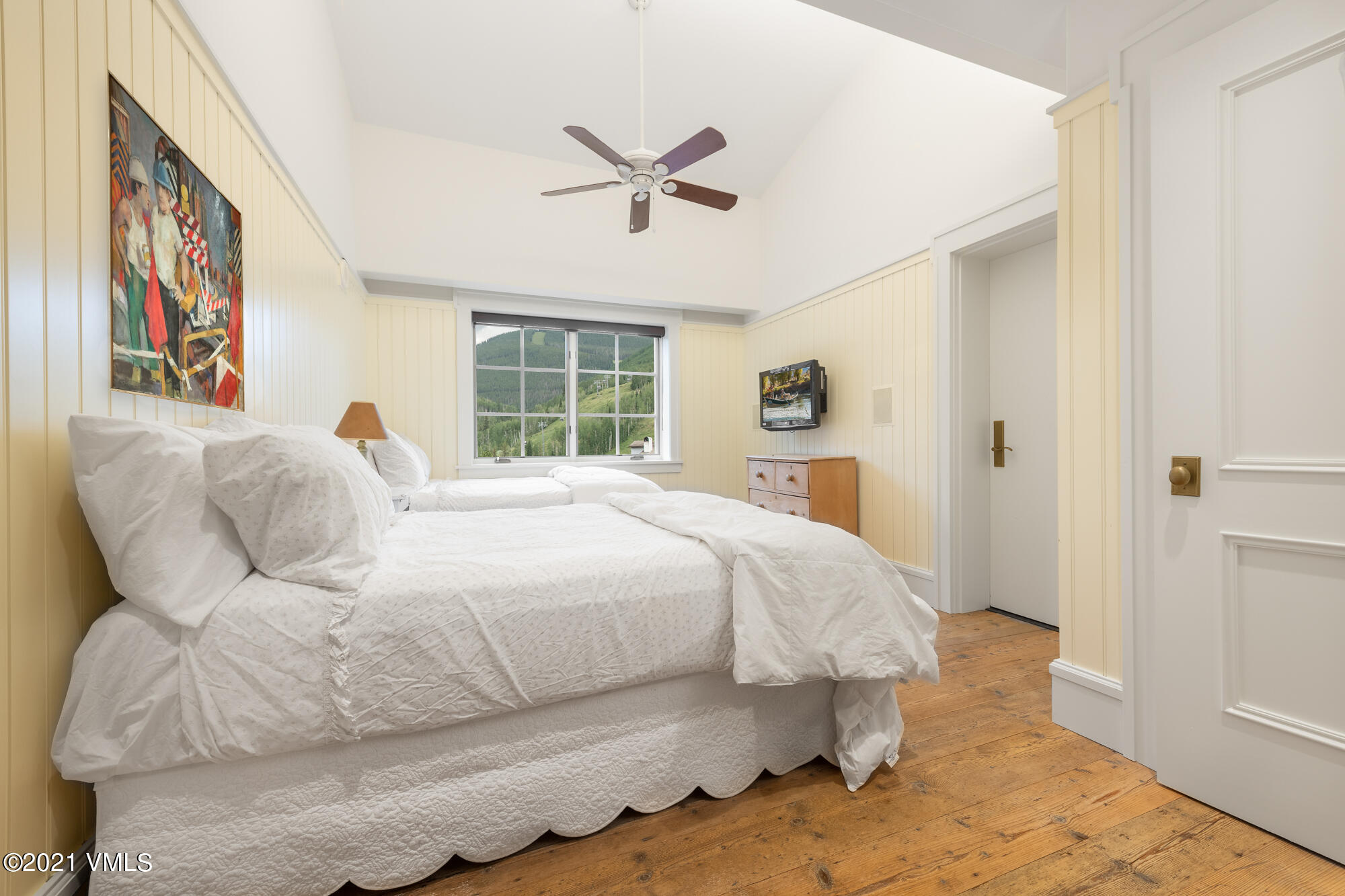 1 Willow Bridge Road, Unit 44 Vail, CO 81657 - Photo 9 of 16 a bedroom with a bed and wooden floor