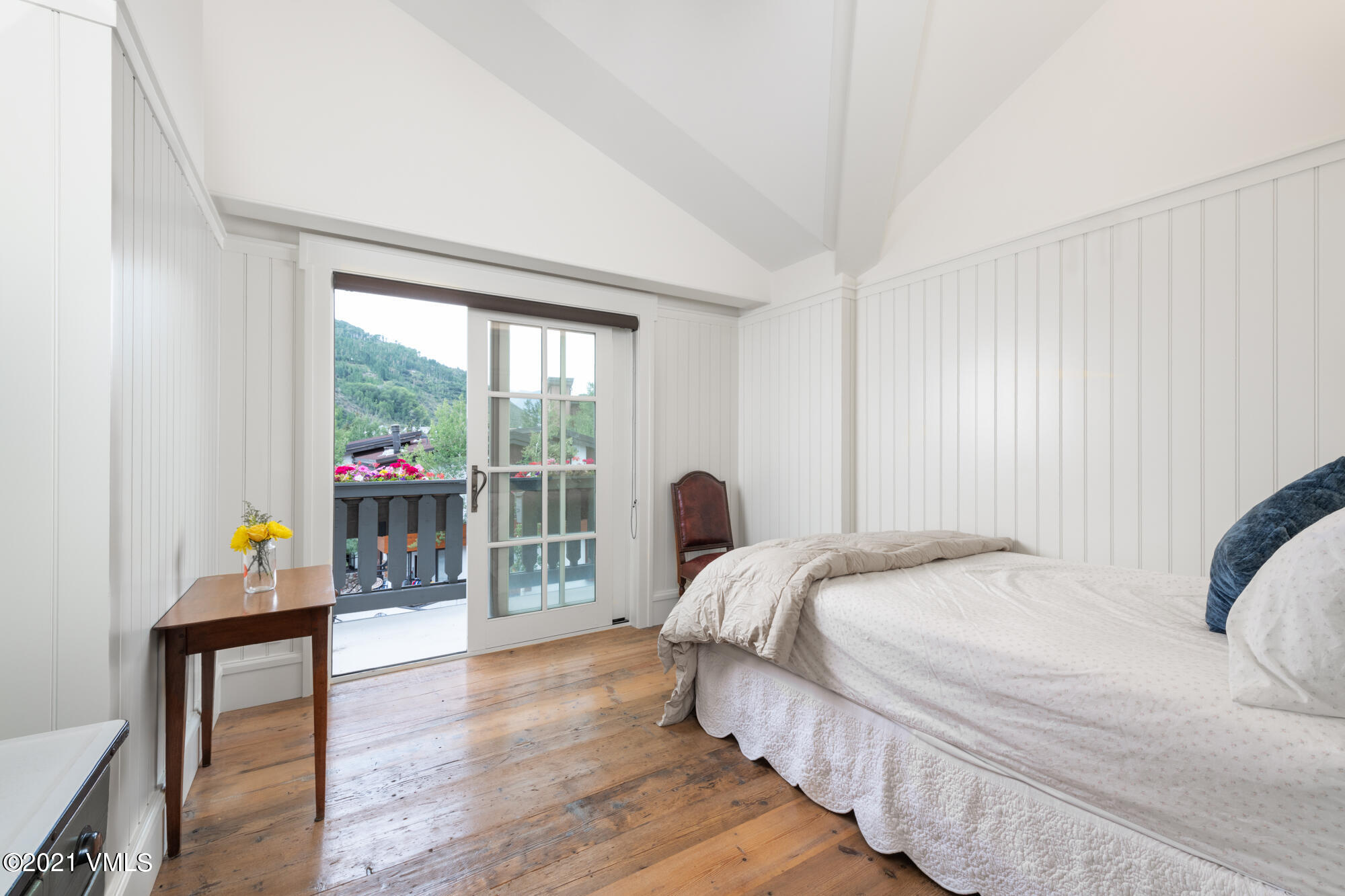 1 Willow Bridge Road, Unit 44 Vail, CO 81657 - Photo 10 of 16 a bedroom with a bed and a table