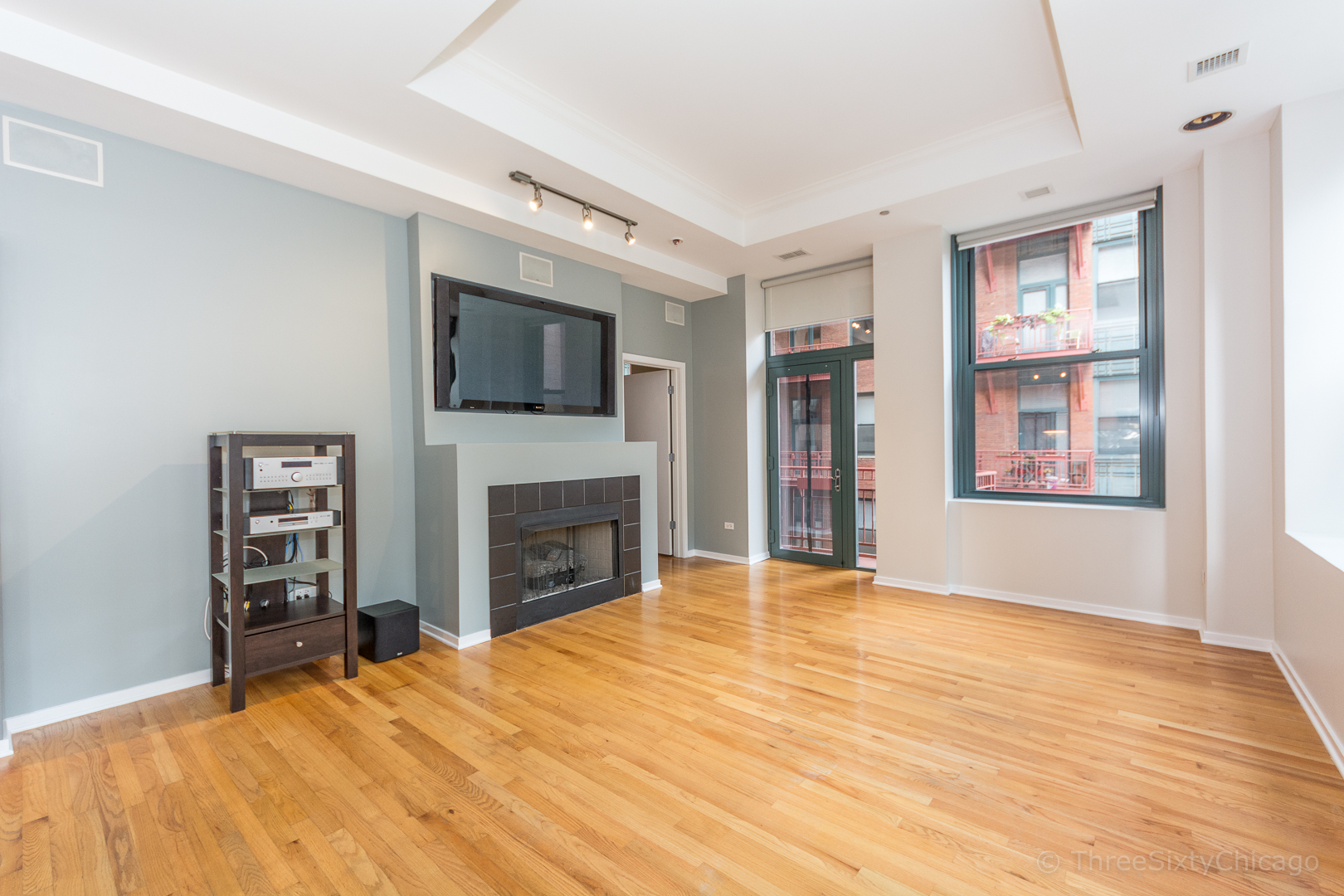 208 West Washington Street, Unit 1010 Chicago, IL 60606 - Photo 3 of 19