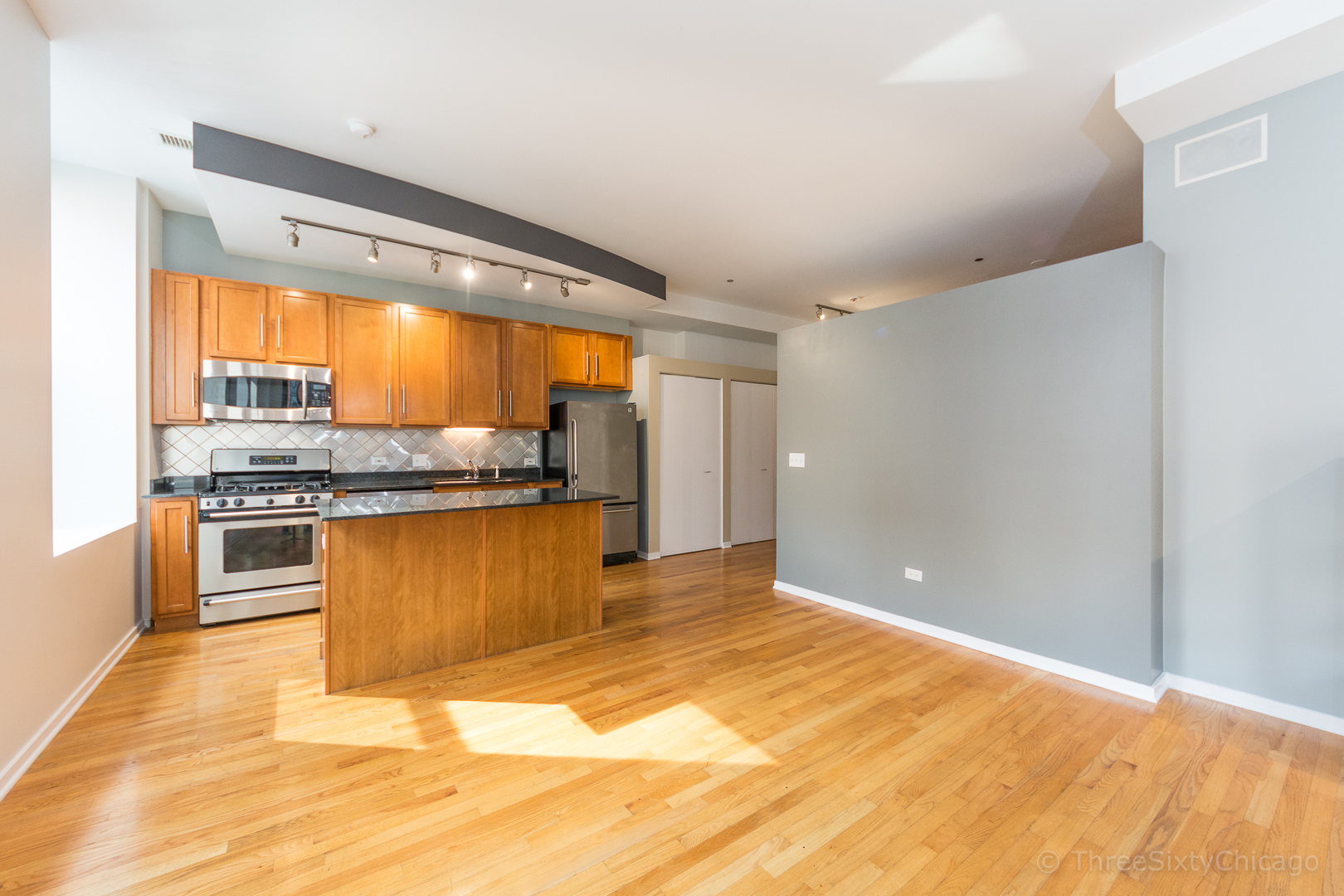 208 West Washington Street, Unit 1010 Chicago, IL 60606 - Photo 7 of 19