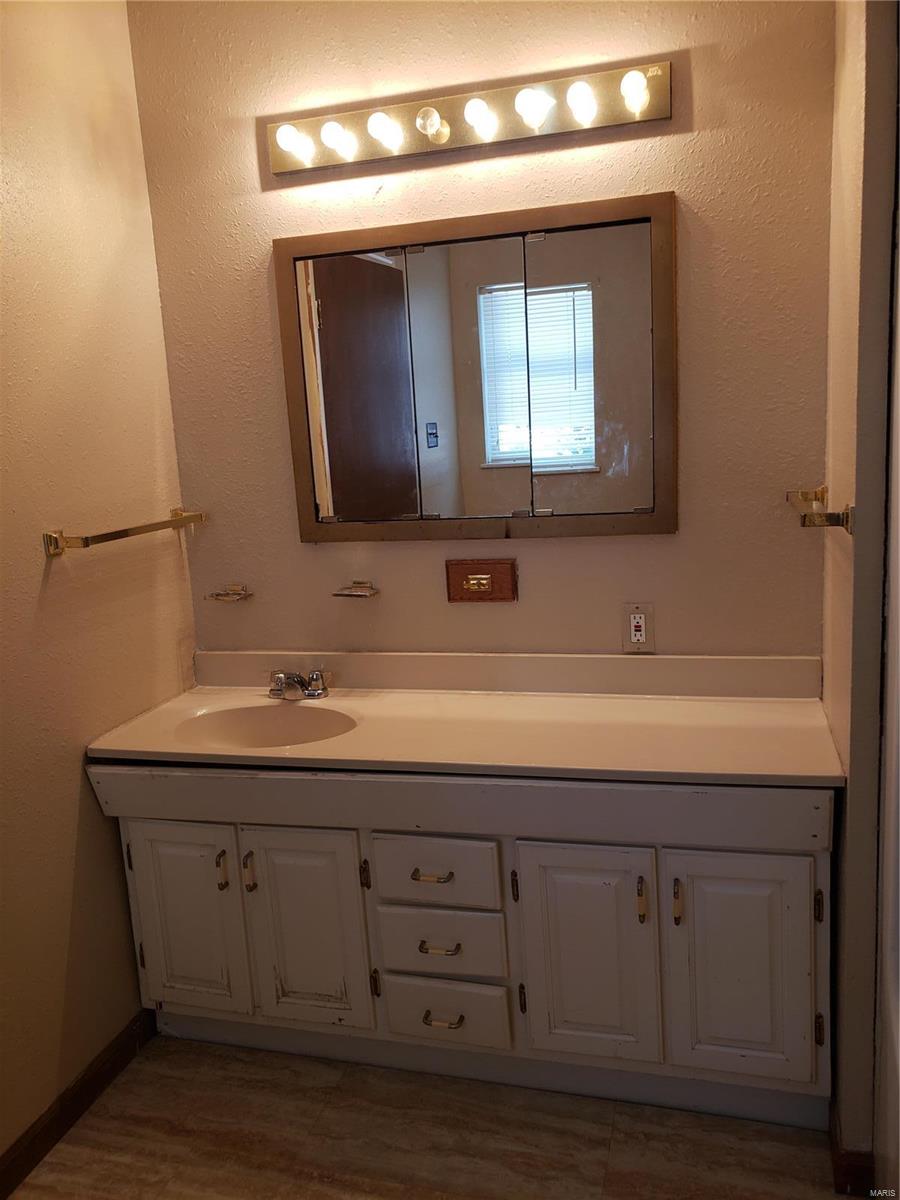6701 Edison Avenue St. Louis, MO 63121 - Photo 14 of 19