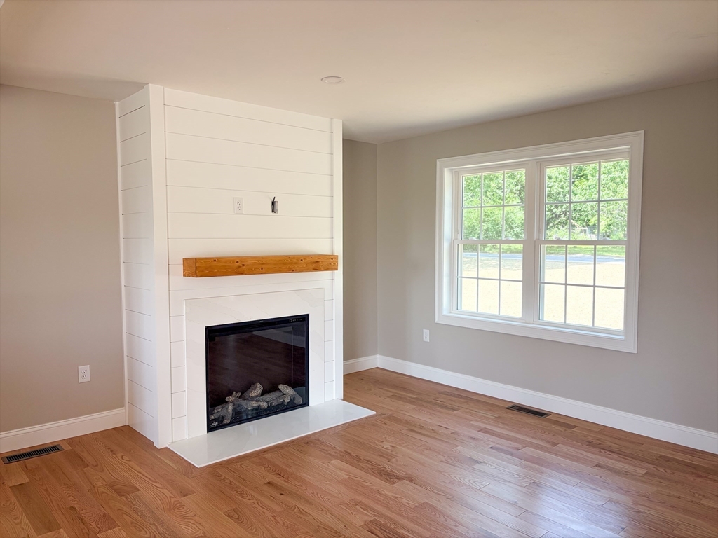 555 Neck Road Lancaster, MA 01523 - Photo 10 of 30