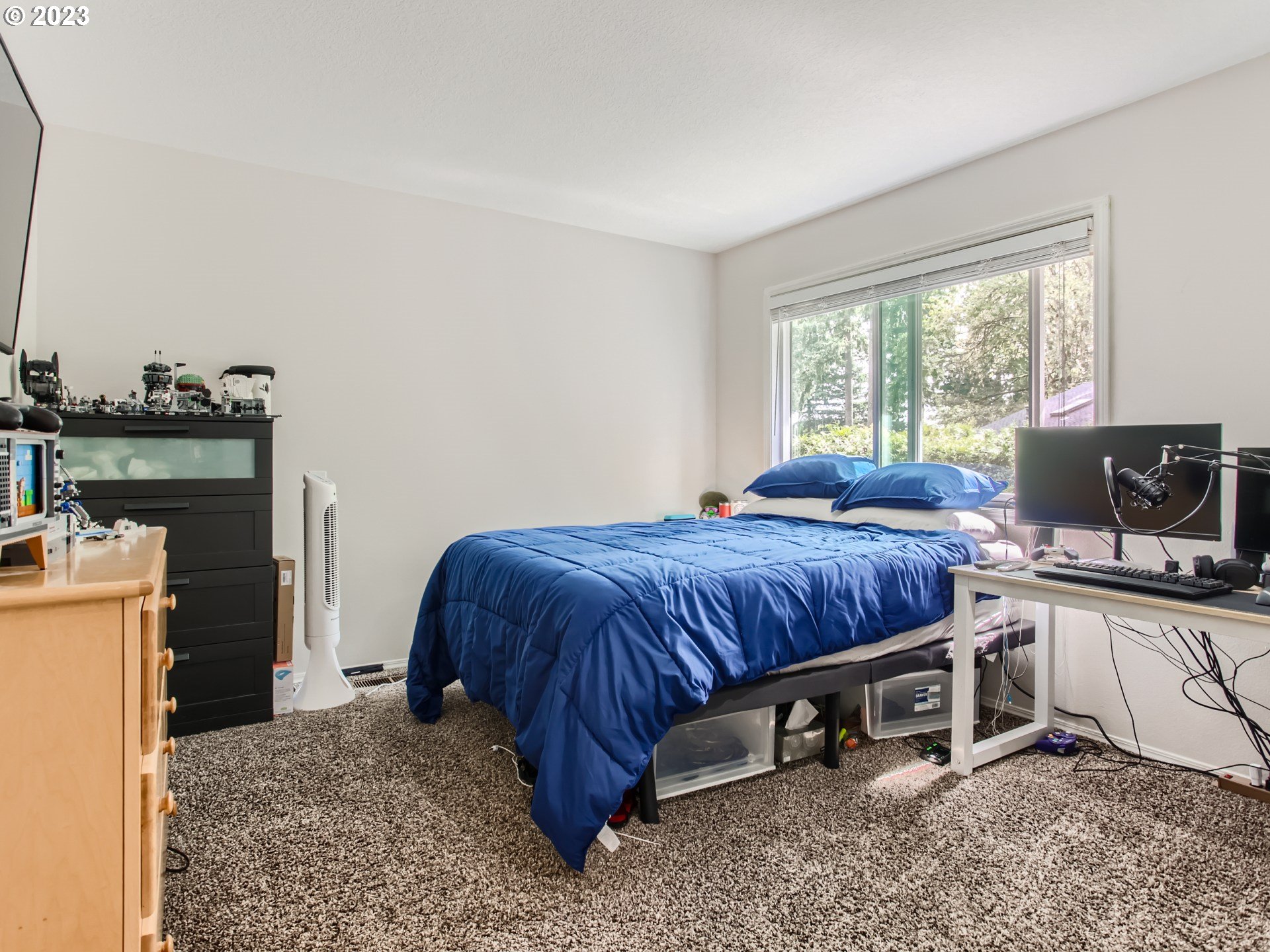 10230 Southwest Kickapoo Court Tualatin, OR 97062 - Photo 18 of 26 a spacious bedroom with a bed and a computer on top of it