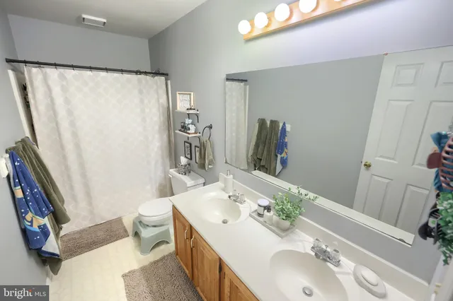 $209,900 | 2435 Woodmont Drive, York, PA 17404