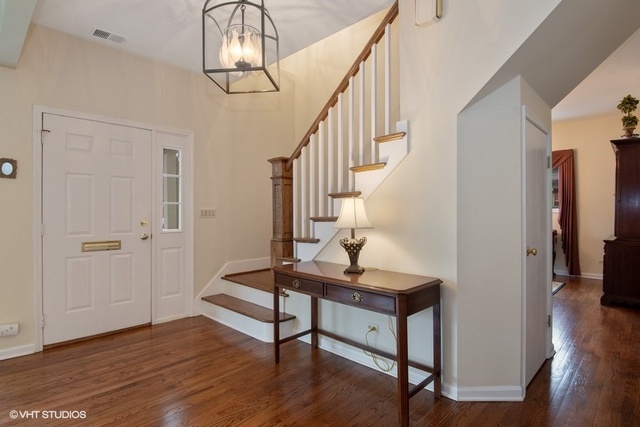 2542 Illinois Road Northbrook, IL 60062 - Photo 3 of 33