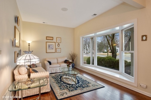 2542 Illinois Road Northbrook, IL 60062 - Photo 4 of 33