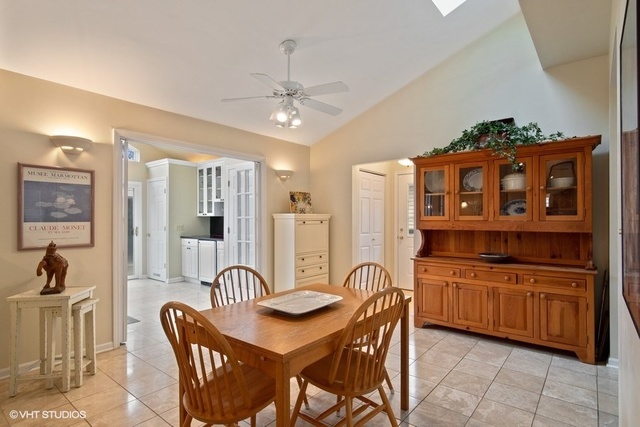 2542 Illinois Road Northbrook, IL 60062 - Photo 8 of 33