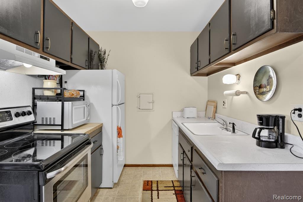 24111 Meridian Road, Unit 116 Grosse Ile, MI 48138 - Photo 12 of 26
