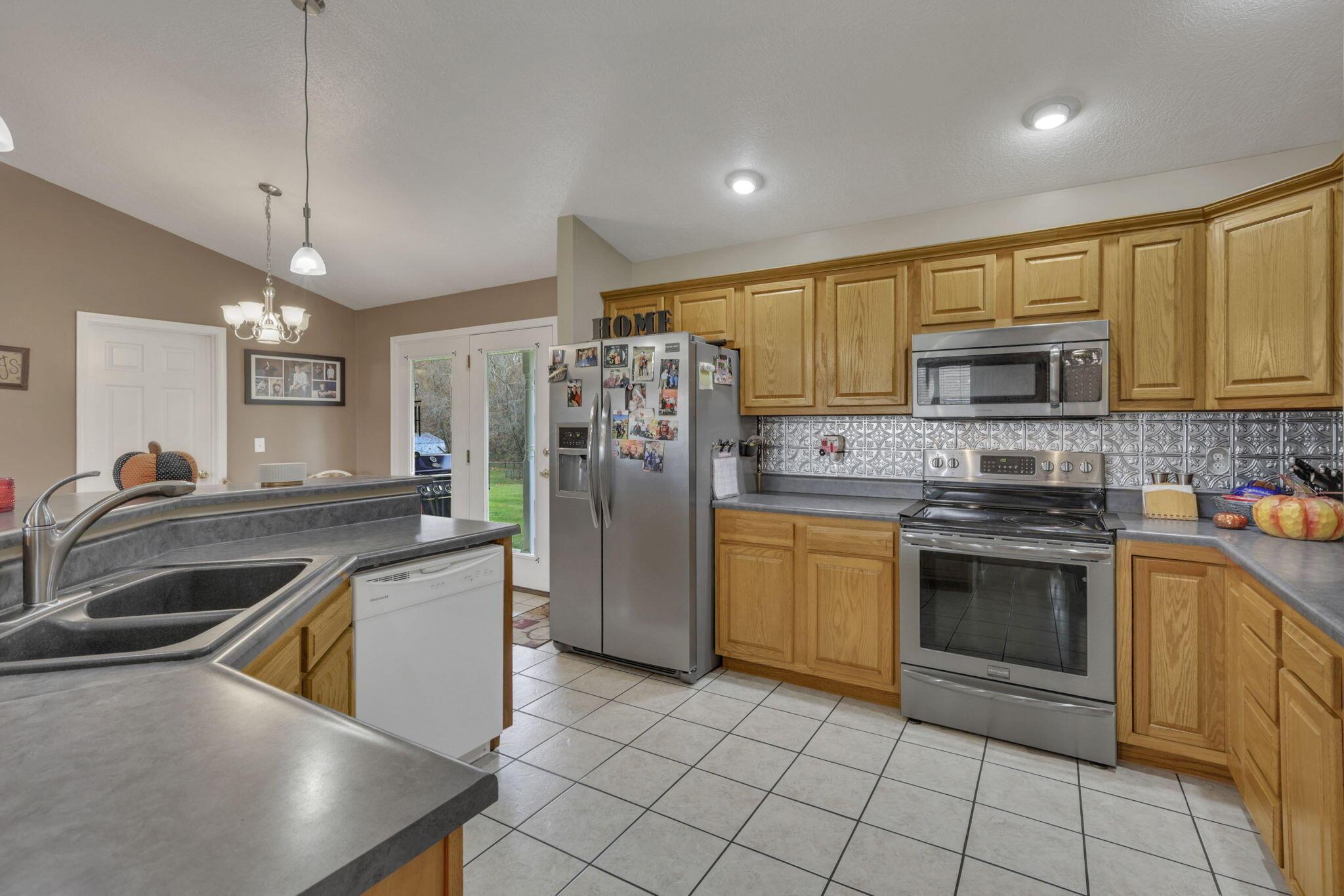 6092 Clearport Road Southwest Lancaster, OH 43130 - Photo 16 of 70 17-web-or-mls-_S5A5523
