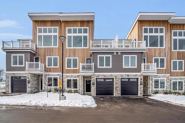 $979,900 | 36 Vantage Point Drive, Unit 3, Laconia, NH 03246