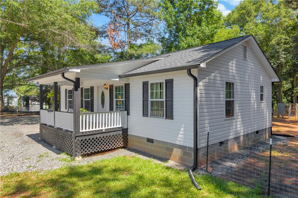 640 Gumlog Road Martin, GA 30557 - Photo 2 of 39