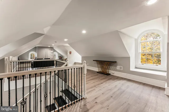 a view of a pathway of a house