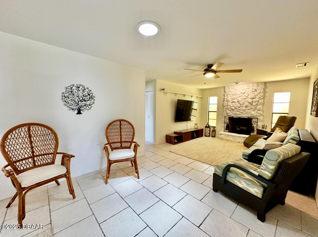 80 Cindy Lane Ponce Inlet, FL 32127 - Photo 15 of 45 a living room with furniture