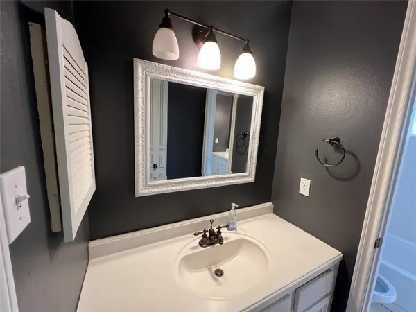 $2,350 | 38 Dusky Meadow Place, Spring, TX 77381