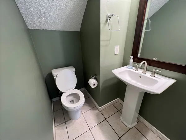 $2,350 | 38 Dusky Meadow Place, Spring, TX 77381