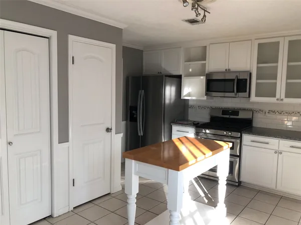 $2,350 | 38 Dusky Meadow Place, Spring, TX 77381