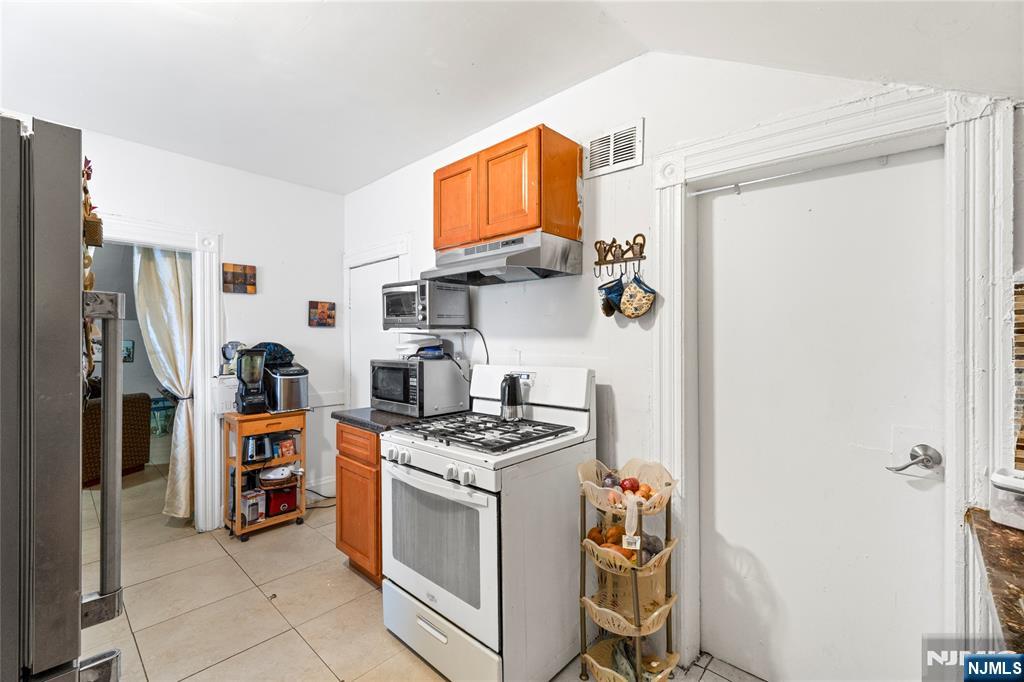 183 Walnut Street Paterson, NJ 07522 - Photo 7 of 40