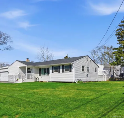 $639,999 | 205 Smithtown Polk Boulevard, Centereach, NY 11720