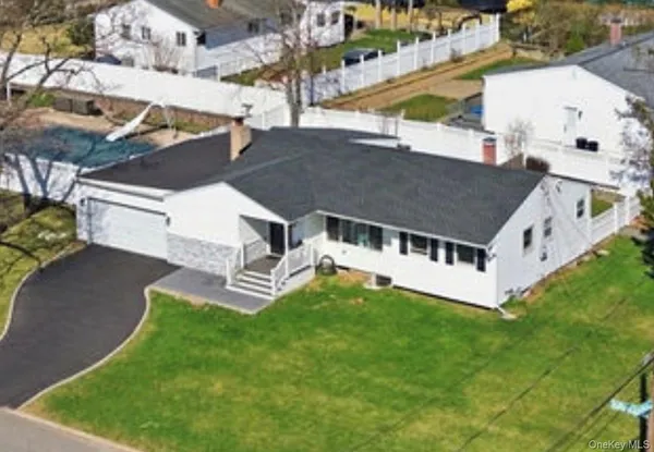 $639,999 | 205 Smithtown Polk Boulevard, Centereach, NY 11720