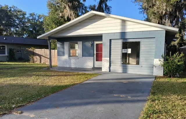 $234,900 | 285 East Lake Street, Umatilla, FL 32784