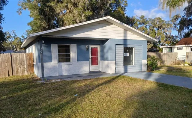 $234,900 | 285 East Lake Street, Umatilla, FL 32784