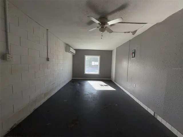 $234,900 | 285 East Lake Street, Umatilla, FL 32784