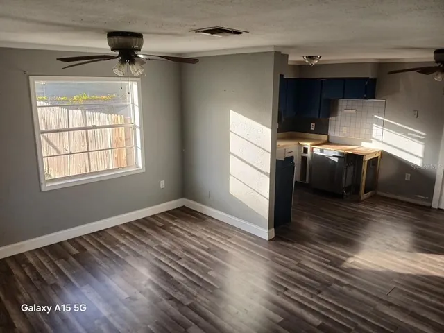 $234,900 | 285 East Lake Street, Umatilla, FL 32784