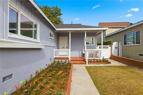 a front view of house with yard