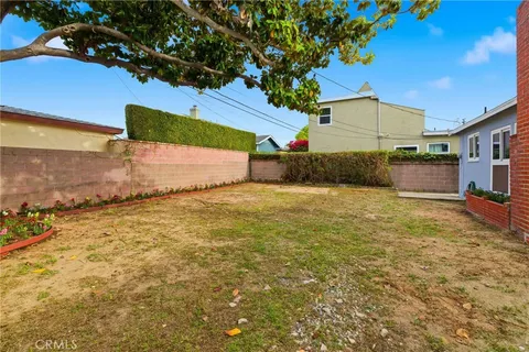 a view of a yard