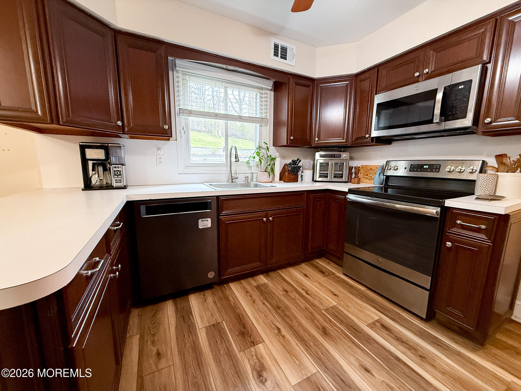 58 Foxwood, Unit RUN Middletown, NJ 07748 - Photo 8 of 47 58 FoxWood 8