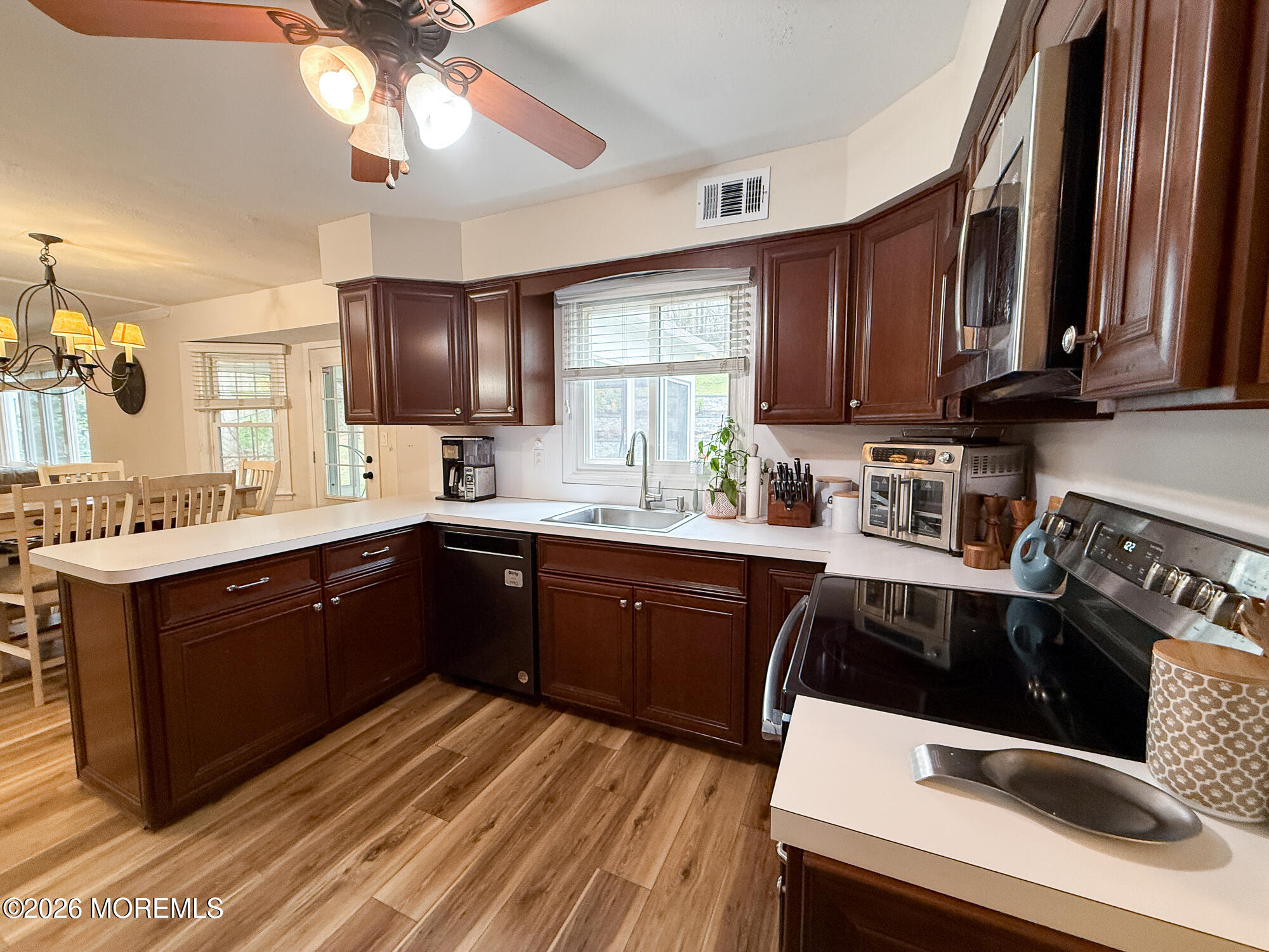 58 Foxwood, Unit RUN Middletown, NJ 07748 - Photo 9 of 47 58 FoxWood 9